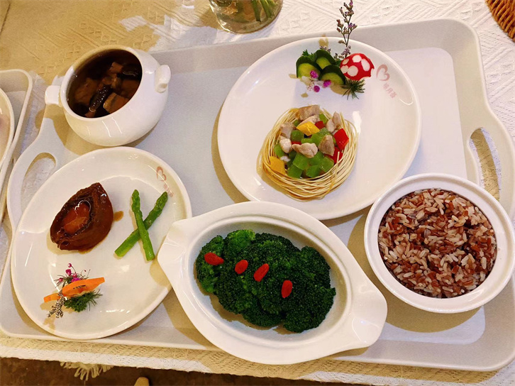 孕早期營(yíng)養(yǎng)餐食譜大全，照著吃長(zhǎng)胎不長(zhǎng)肉